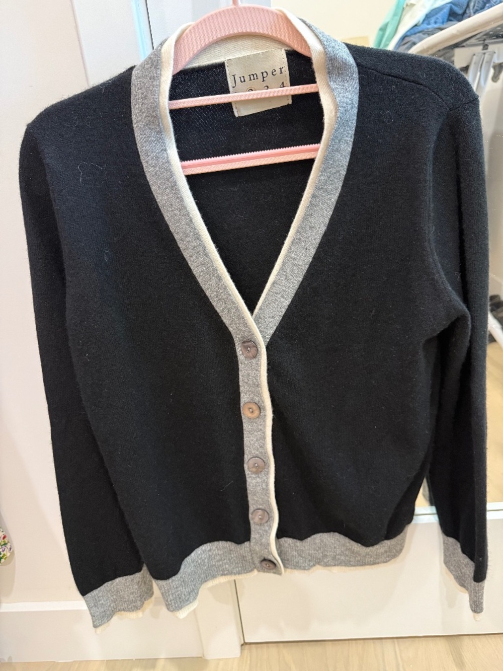 Cardigan / Sweater